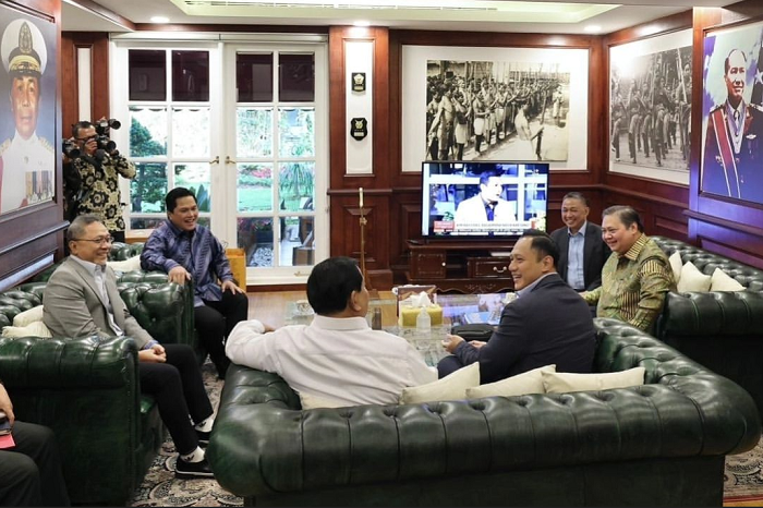 Prabowo Subianto dan para Ketum Partai Koalisi bersama Menteri Erick Thohir.(Instagram.com @anismatta_)