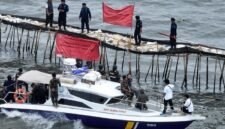 Praktek Pemagaran Laut di Tangerang. (Dok. kkp.go.id)

