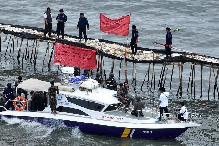 Praktek Pemagaran Laut di Tangerang. (Dok. kkp.go.id)

