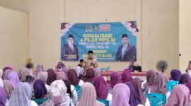 {Anggota MPR RI Dapil Banten 1 Ahmad Fauzi Sosialisasikan Empat Pilar Kebangsaan di Pandegļang. (Dok. Harianbanten.com /Yadi)