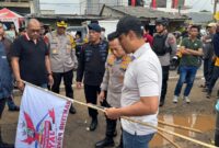 Polisi Mencopot Atribut Ormas Grib di Lahan BMKG Pondok Aren