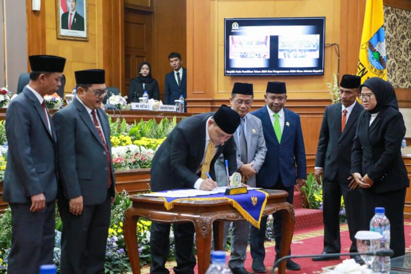 DPRD Kabupaten Serang Menetapkan Bupati dan Wakil Bupati Terpilih Periode 2025-2030