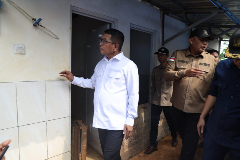 Gubernur Banten Andra Soni Meninjau Huntap  Kampung Cigobang, Desa Banjarsari, Kecamatan Lebak Gedong, Kabupaten Lebak. 