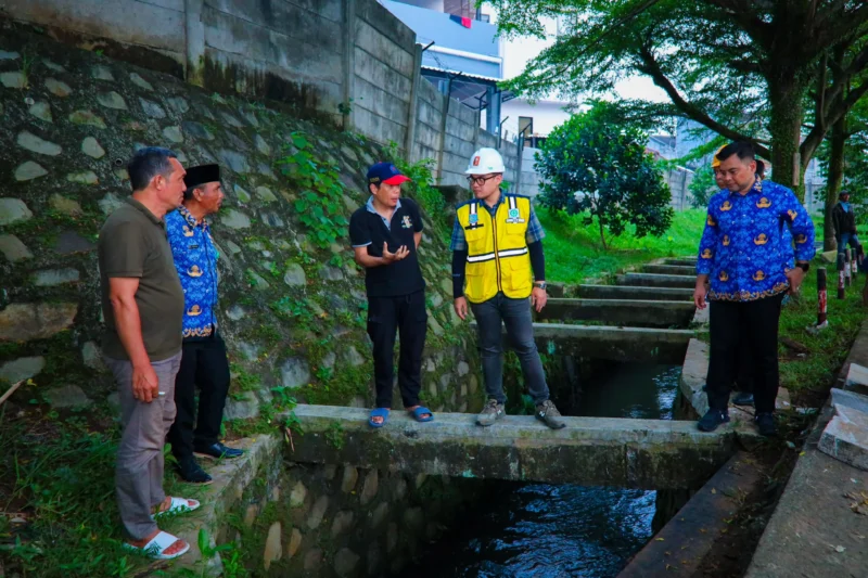 Wakil Walikota Tangsel Pilar Saga Ichsan Mengunjungi Perumahan Serpong Lagoon, Setu mengecek Penyebab Banjir