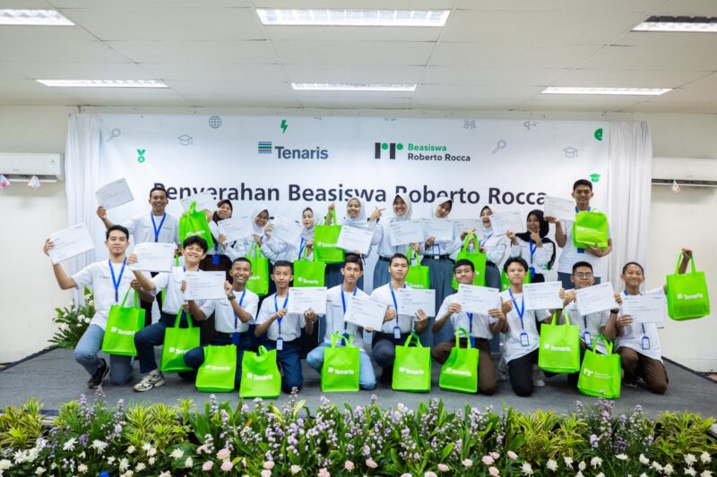 TenarisSPIJ memberikan beasiswa kepada sejumlah pelajar Cilegon