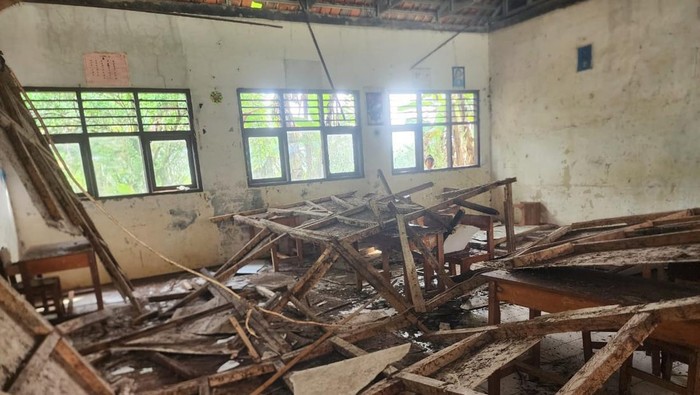 Bangunan SDN Di Pandeglang Ambruk