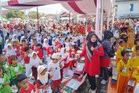 Para peserta dari TK/Kober, SD, hingga RA se-Kecamatan Cimanuk saat mengikuti lomba mewarnai.