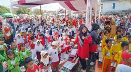 Para peserta dari TK/Kober, SD, hingga RA se-Kecamatan Cimanuk saat mengikuti lomba mewarnai.