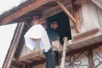 Prosesi Ngimahkeun Pare ka Leuit Adat Oleh Gubernur Banten Andra Soni