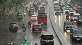 Tangerang Selatan Hujan Deras di Malam Tahun Baru