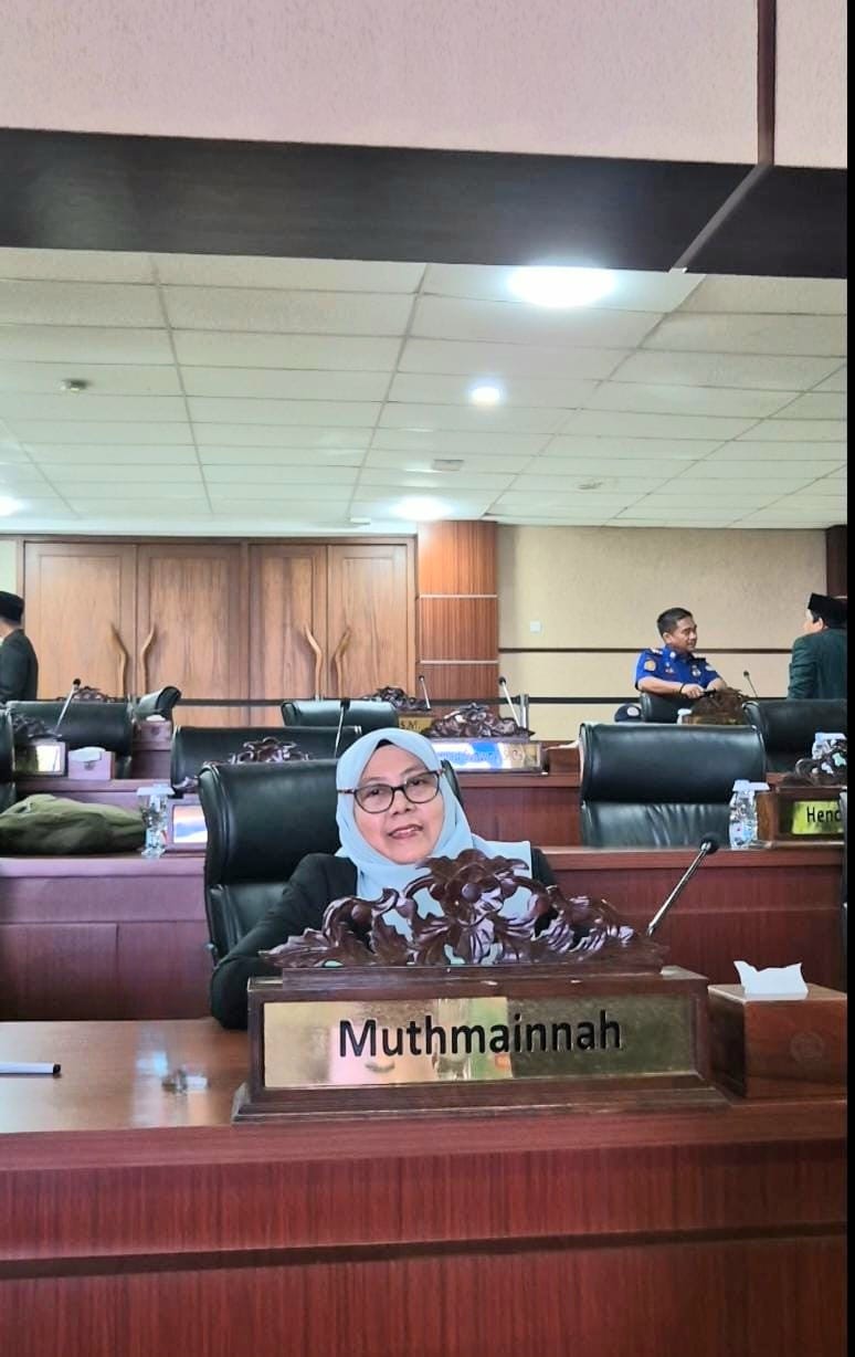 Drs. Muthmainnah
Ketua F-PKB DPRD Kota Tangerang Selatan dan Ketua DPC PKB Kota Tangerang Selatan