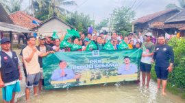 Rano Alfath Berikan Bantuan Sembako untuk Warga Terdampak Banjir di Kresek dan Gunung Kaler