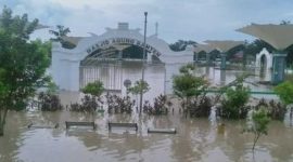 Masjid Agung Banten Terendam Banjir