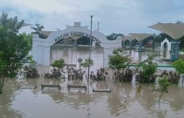 Masjid Agung Banten Terendam Banjir
