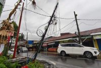 Penampakan Kabel Semrawut di Ciputat