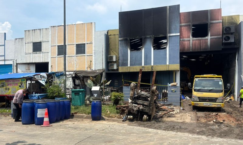Gudang Kimia Terbakar di Tangsel, Sisa Puing Picu Bau Tajam hingga Warga Pingsan