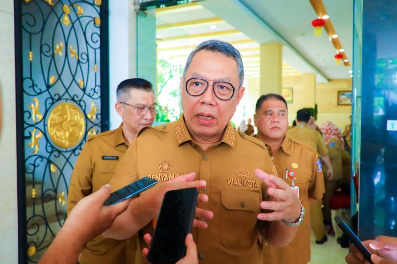 Walikota Tangerang Selatan - Benyamin Davnie