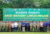 Foto bersama jajaran TNI, Polri, pemerintah daerah, dan PT Agrinas Pangan Nusantara (Persero) usai kegiatan Karya Bakti Aksi Bersih Lingkungan di Kota Tangerang Selatan, Jumat (31/1/2026). Kegiatan ini merupakan bentuk kolaborasi lintas sektor dalam menjaga kebersihan lingkungan dan penanganan sampah, yang melibatkan personel Kodam Jaya/Jayakarta serta unsur terkait lainnya.