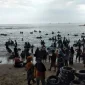 Wisatawan lokal padati sejumlah kawasan Pantai Carita Pandeglang