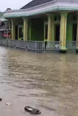 Gorong-Gorong Sempit Bikin Banjir Parah di Pandeglang, Air Setinggi 1 Meter Rendam Rumah Warga