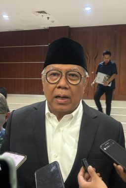 Benyamin Putuskan Perpanjang Bambang Noertjahjo Sebagai Sekda Tangsel