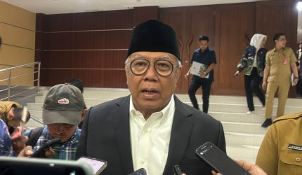 Walikota Tangsel, Benyamin Davnie, saat menghadiri rapat Paripurna di DPRD Tangsel. Foto: Andre/Harianbanten