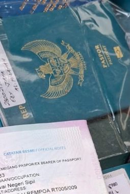Imigrasi Tangerang Telusuri Paspor Bekas yang Berserakan di Halte Serpong