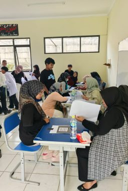 Seragam Batik dan Olahraga Diklaim Gratis, Orang Tua Siswa Baru SMPN 7 Tangsel Justru Diinformasikan Siapkan Rp1,3 Juta