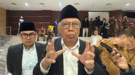 Walikota Tangsel Benyamin Davnie saat menghadiri Rapat Paripurna di DPRD Tagsel, Senin (22/6/2036)