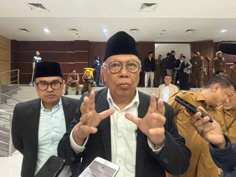 Walikota Tangsel Benyamin Davnie saat menghadiri Rapat Paripurna di DPRD Tagsel, Senin (22/6/2036)