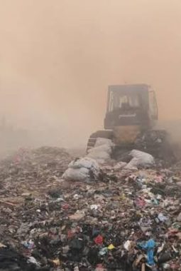 Kebakaran TPA Jatiwaringin Konsekuensi Kegagalan Sistem Pengelolaan Sampah
