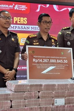 Kejari Tangsel Setor Uang Rampasan Rp14,2 Miliar dari Kasus Pinjol, Tiga Terpidana Divonis 1 Tahun 8 Bulan