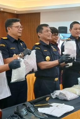 Kopilot Asal Malaysia Ditangkap di Bandara Soetta, Bawa 70.114 Butir Ekstasi dalam Koper