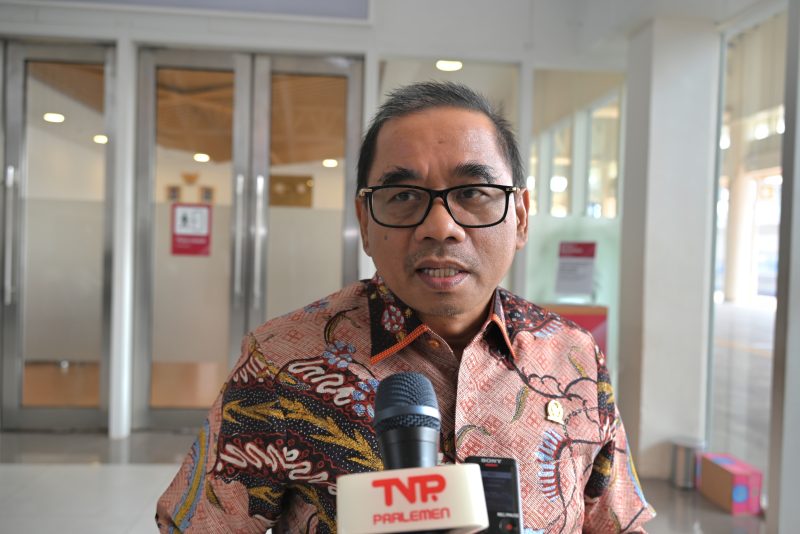 Ahmad Fauzi, Anggota Komisi V DPR RI