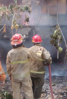 Gegara Puntung Rokok, Rumah di Cirendeu Hangus Dilahap Api