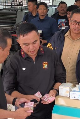 Polda Metro Jaya Gerebek Produksi Uang Palsu di Tangsel, Temukan Uang Rp36 Miliar