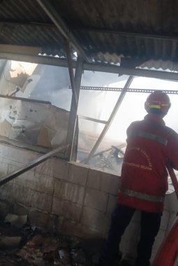Gegara Bakar Sampah, Rumah dan Bengkel di Serpong Utara Hangus Dilahap Api
