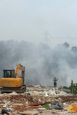 Kebakaran lahan kosong di Ciputat 27 Jam Belum Padam