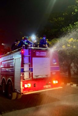 Antisipasi Abu Vulkanik Kembali Menyebar, 3 Ruas Jalan Protokol di Tangsel Disemprot Air