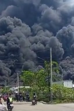 20 Gudang di Kosambi Tangerang Terbakar, Pemadaman Masih Berlangsung