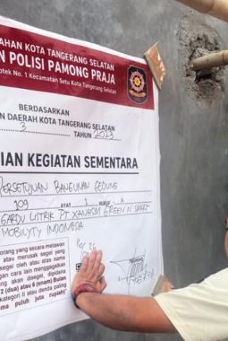 Satpol PP Tangsel Akhirnya Segel Gardu Listrik di Pool Taksi Ciater