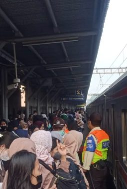 Kronologi Ponsel Terbakar Bikin Panik Penumpang Commuter Line di Stasiun Rawa Buntu