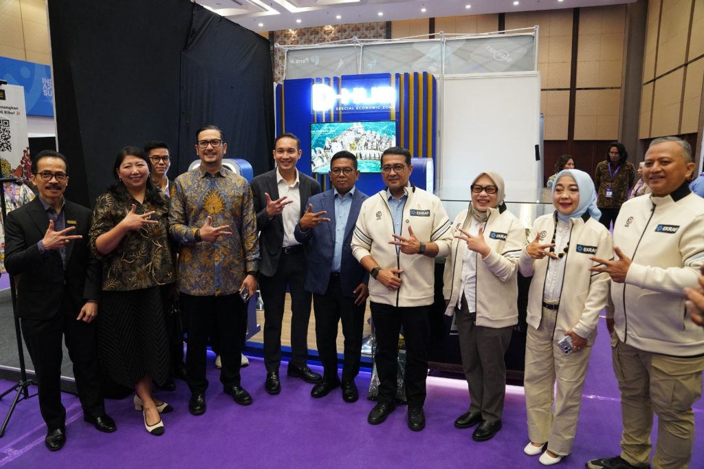 Jajaran Sinar Mas Land dan Kementerian Ekonomi Kreatif/Badan Ekonomi Kreatif (Kemenekraf/Bekraf) RI dalam rangkaian Indonesia Application Summit (IN-APPS) 2026 di ICE BSD City, Tangerang Selatan, Minggu (14/9/2026).