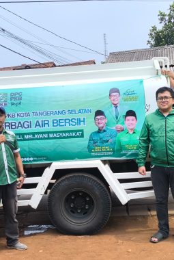 Rano Alfath dan DPC PKB Tangsel Salurkan 10.000 Liter Air Bersih untuk Warga Buaran